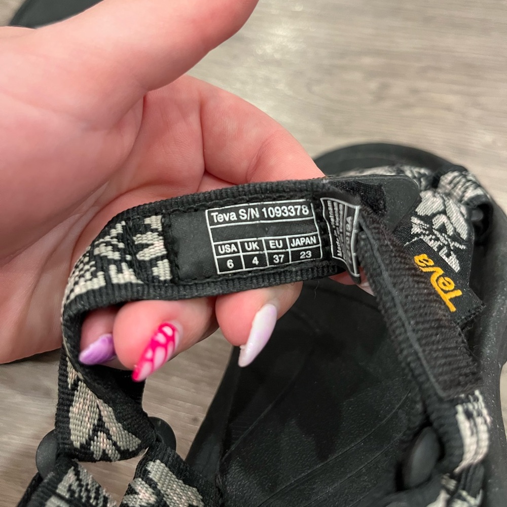 teva sandals - Picture 6 of 6